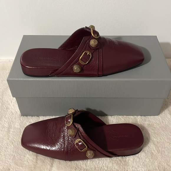 NWT Balenciaga Leather Slipper Mules with buckle and textured finish in burgundy - Picture 14 of 14